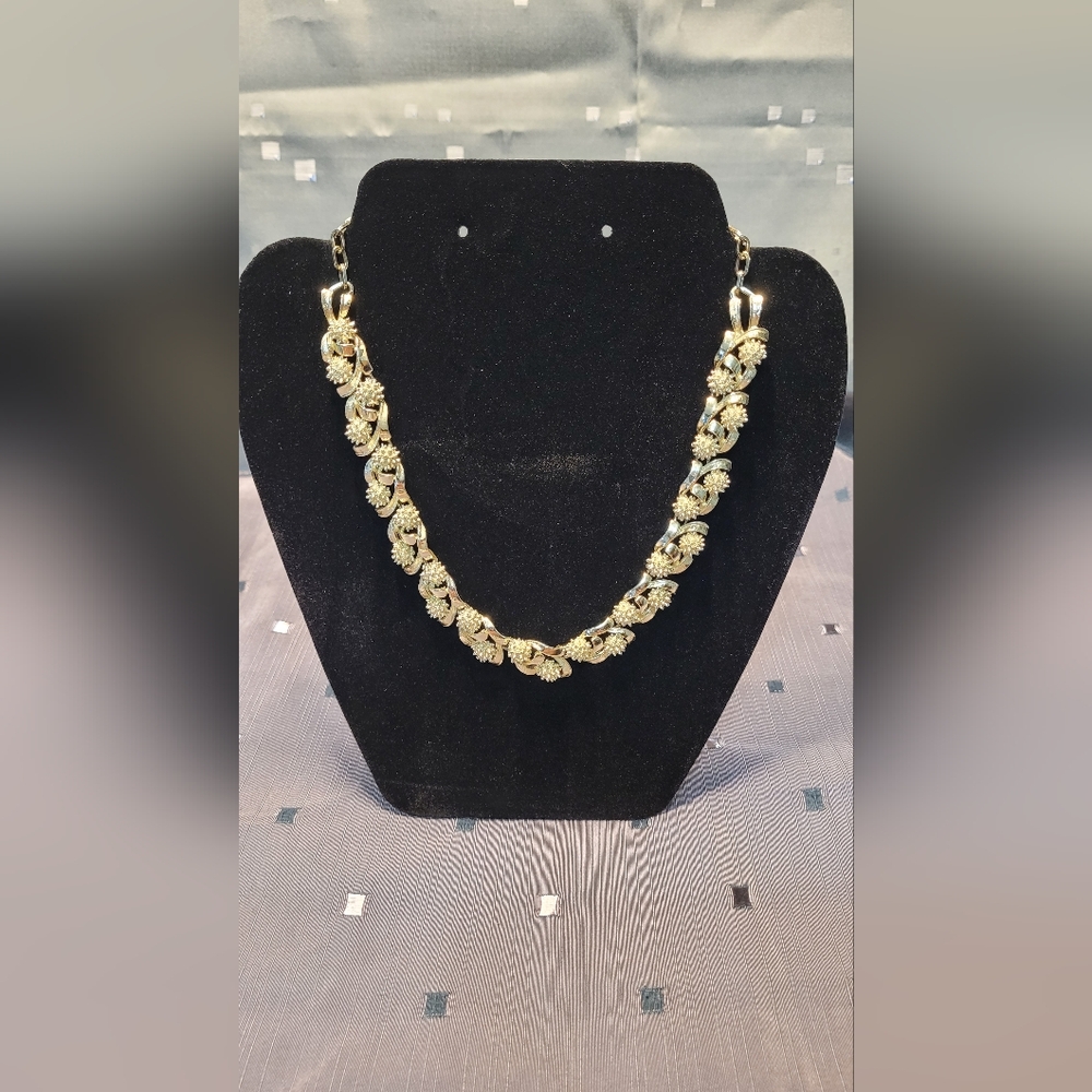 Vintage Signed Coro Gold Tone Choker